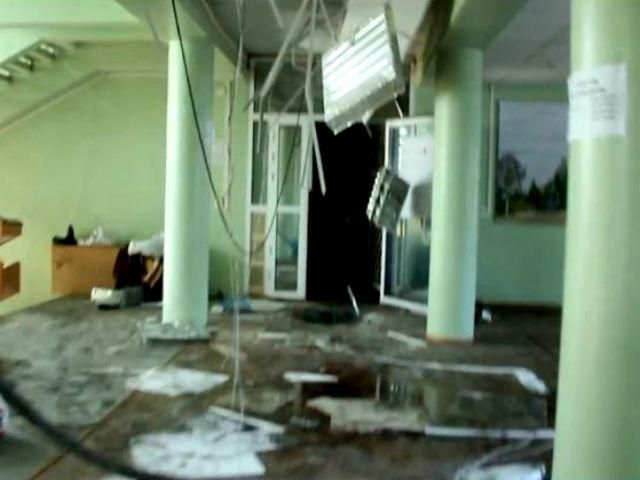 После выхода Нацгвардии из Мариуполя, в городе началось мародерство (Видео) После выхода Нацгвардии из Мариуполя, в городе началось мародерство (Видео)