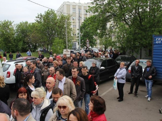 У Москві тисячі людей голосують за Донбас. У тому числі — українці, — "Інтерфакс" (Фото)