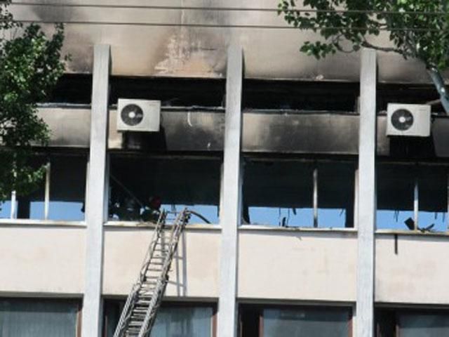 Сессионный зал горсовета Мариуполя сгорел дотла (Фото) Сессионный зал горсовета Мариуполя сгорел дотла (Фото)