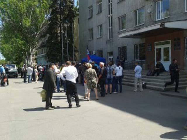 Організатори "референдуму" у Красноармійську кажуть, що встигли сховати бюлетені від Нацгвардії