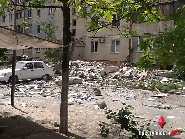 Предварительная причина трагедии в Николаеве - взрыв газа. Есть пострадавшие (Фото)