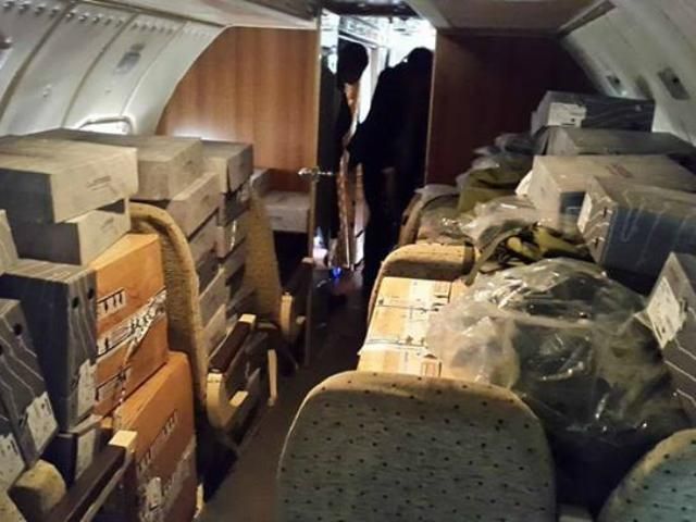 Аваков везет в Славянск новое обмундирование для бойцов "Омеги" (Фото) Аваков везет в Славянск новое обмундирование для бойцов "Омеги" (Фото)