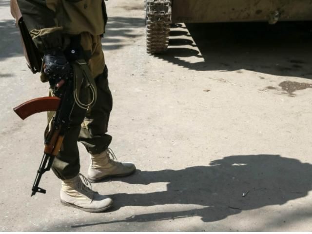 В Донецке боевики с гранатометами штурмуют здание ГСЧС, — СМИ В Донецке боевики с гранатометами штурмуют здание ГСЧС, — СМИ