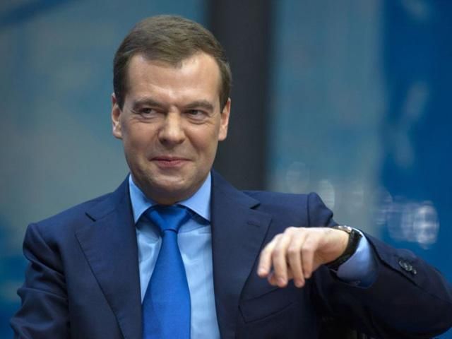 Пора прекращать нянчиться с Украиной, - Медведев