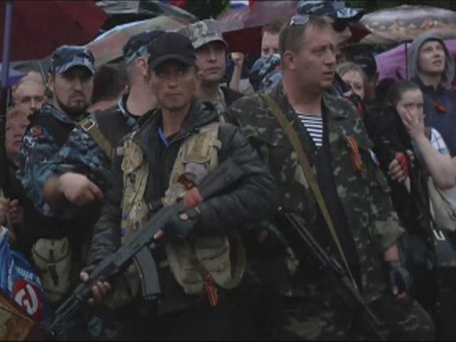 Луганские сепаратисты празднуют "независимость" (Видео)