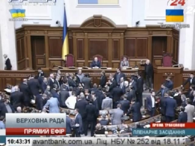 Турчинов обвинил КПУ в сотрудничестве с террористами и предложил запретить партию Турчинов обвинил КПУ в сотрудничестве с террористами и предложил запретить партию