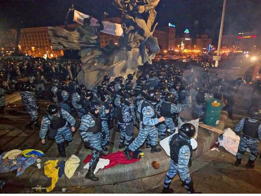Попова і Коряка знову підозрюють в причетності до розгону Євромайдану, — ГПУ Попова і Коряка знову підозрюють в причетності до розгону Євромайдану, — ГПУ