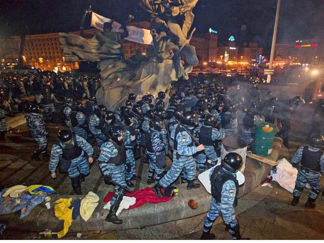 Попова і Коряка знову підозрюють в причетності до розгону Євромайдану, — ГПУ Попова і Коряка знову підозрюють в причетності до розгону Євромайдану, — ГПУ