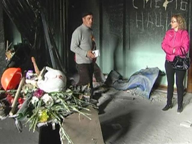 Дом профсоюзов в Одессе стал объектом интереса зевак и мародеров Дом профсоюзов в Одессе стал объектом интереса зевак и мародеров