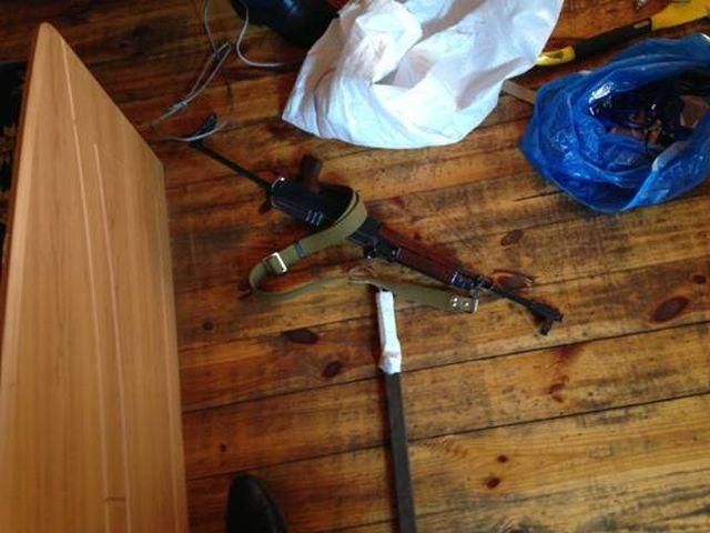 Возле Борисполя милиция задержала 13 вооруженных людей Возле Борисполя милиция задержала 13 вооруженных людей