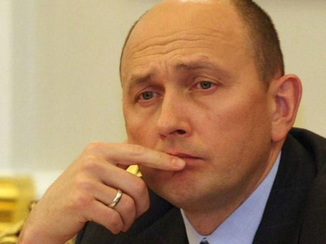 Під Радою півтисячі людей вимагають заступника звільнити міністра енергетики Під Радою півтисячі людей вимагають заступника звільнити міністра енергетики