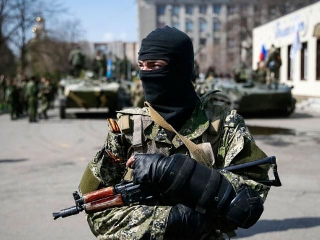 Боевики штурмуют воинскую часть в Донецке Боевики штурмуют воинскую часть в Донецке