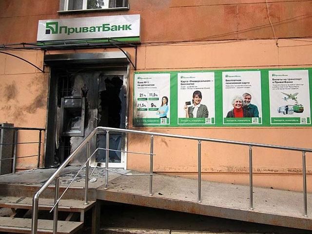 В Одессе взорвали отделение "ПриватБанка" (Фото) В Одессе взорвали отделение "ПриватБанка" (Фото)