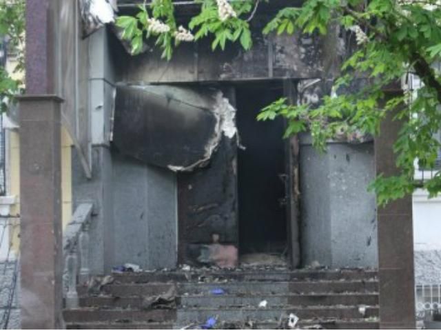 У Маріуполі в згорілому міськуправлінні міліції знайшли труп чоловіка, — ЗМІ У Маріуполі в згорілому міськуправлінні міліції знайшли труп чоловіка, — ЗМІ