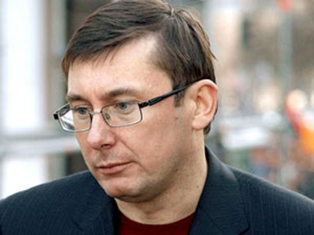 Луценко розповів, як можна провести вибори в умовах війни Луценко розповів, як можна провести вибори в умовах війни