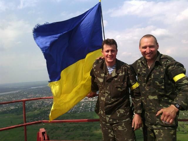 Фото дня: на самой высокой точке Славянска подняли флаг Украины