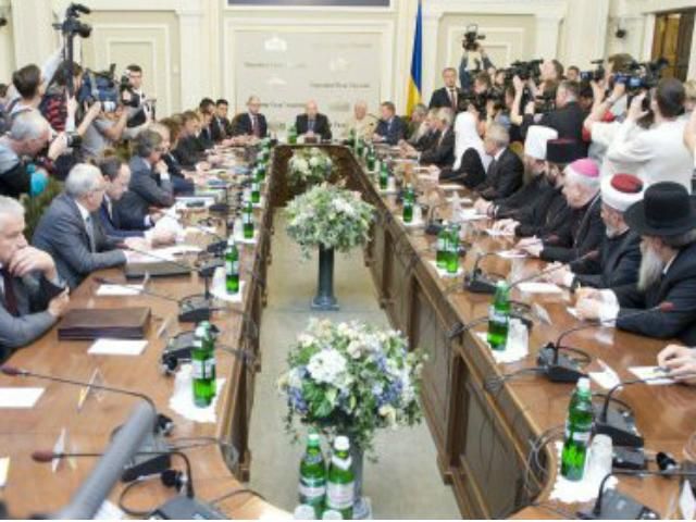 Первый этап круглого стола: Кравчук и Кучма модераторы, Ющенко не пригласили Первый этап круглого стола: Кравчук и Кучма модераторы, Ющенко не пригласили