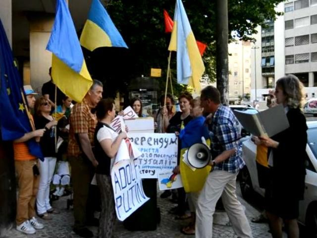 Українці у Лісабоні провели "референдум" з вимогою закрити посольство Росії