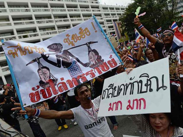 В Таиланде в результате нападения на лагерь протестующих погибли два человека В Таиланде в результате нападения на лагерь протестующих погибли два человека