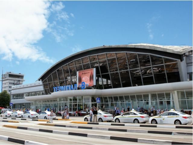 Из аэропорта "Борисполь" эвакуировали пассажиров и персонал из-за возможного заминирования