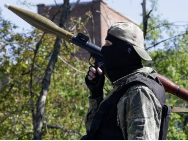 Боевики захватили инкассаторский автомобиль ПриватБанка с зарплатой для бюджетников Боевики захватили инкассаторский автомобиль ПриватБанка с зарплатой для бюджетников