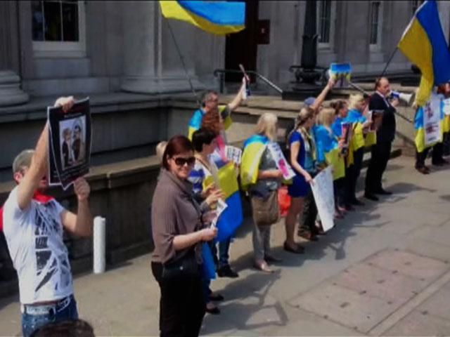 У Лондоні на російському бізнес-форумі інвесторам влаштували коридор ганьби У Лондоні на російському бізнес-форумі інвесторам влаштували коридор ганьби