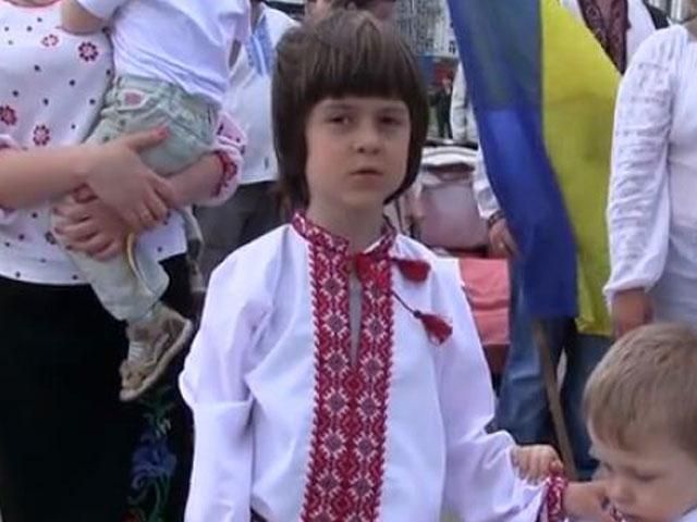 У Сумах відсвяткували День вишиванки (Відео) У Сумах відсвяткували День вишиванки (Відео)