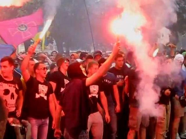 Фанати всіх футбольних клубів об'єднались заради України (Відео) Фанати всіх футбольних клубів об'єднались заради України (Відео)