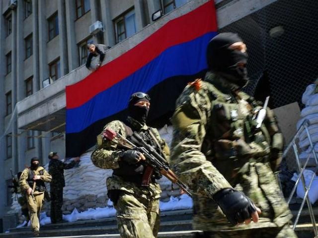 Сепаратисти зміцнюють блокпости на трасі Слов'янськ – Харків Сепаратисти зміцнюють блокпости на трасі Слов'янськ – Харків