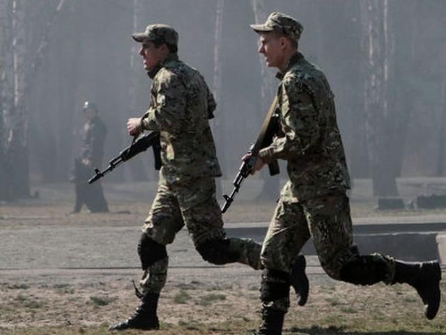 У Донецьку захопили штаб Нацгвардії У Донецьку захопили штаб Нацгвардії