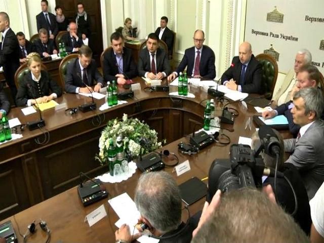 Підсумки тижня: Примирення на сході України шукають через АТО і "круглі столи"