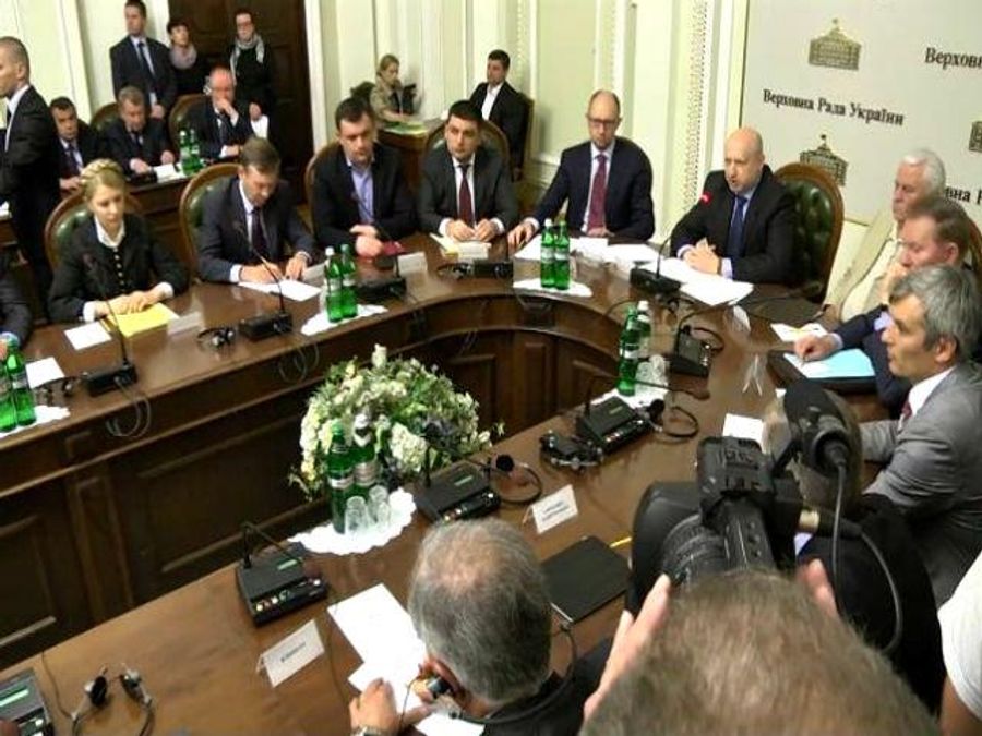 Итоги недели: Примирение на востоке Украины ищут через АТО и "круглые столы" Итоги недели: Примирение на востоке Украины ищут через АТО и "круглые столы"