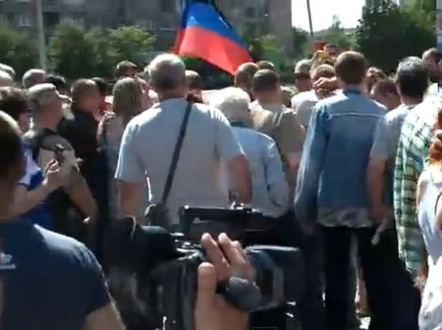 В Горловке подрались сепаратисты: решали, кому достанется власть (Видео) В Горловке подрались сепаратисты: решали, кому достанется власть (Видео)