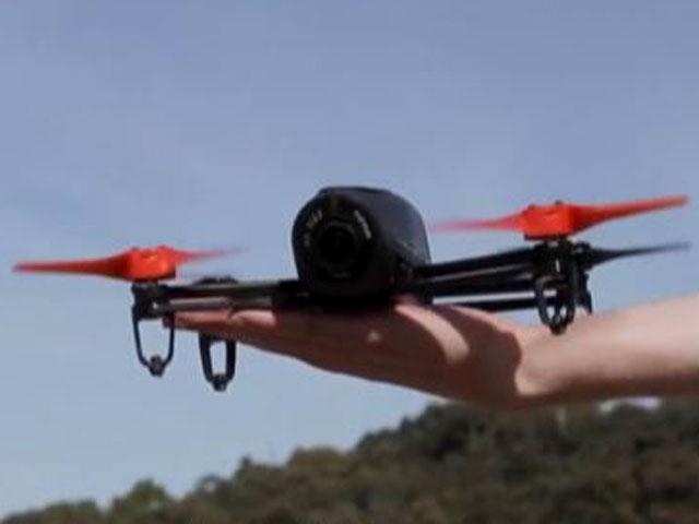 Доступні зйомки з повітря від Parrot, нова Bluetooth-гарнітура та "розумний" одяг від OMsignal Доступні зйомки з повітря від Parrot, нова Bluetooth-гарнітура та "розумний" одяг від OMsignal