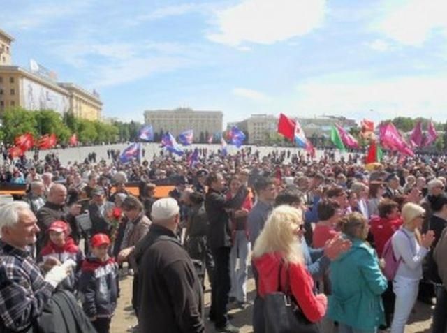 В Харькове люди вышли на два митинга: траурный и пророссийский