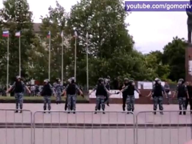 ОМОН провів навчання у Криму, незважаючи на вшанування жертв депортації (Відео)