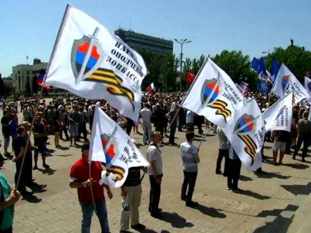 В Донецке несколько сотен сепаратистов провели митинг – призвали бойкотировать выборы