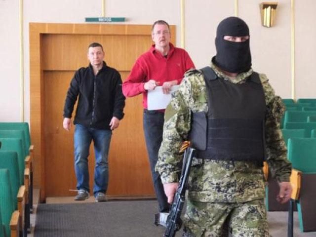 ГПУ Германии расследует похищение в Славянске инспекторов ОБСЕ ГПУ Германии расследует похищение в Славянске инспекторов ОБСЕ