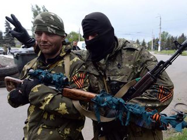 Терористи захопили окружний виборчком у Шахтарську Терористи захопили окружний виборчком у Шахтарську