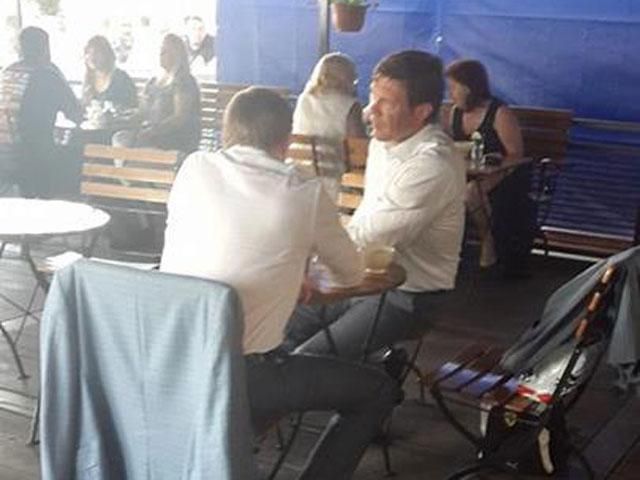 Відео дня: Царьов на вокзалі в Москві говорить із сином Пшонки Відео дня: Царьов на вокзалі в Москві говорить із сином Пшонки