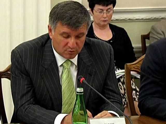 Під час виборів у гарячих точках працюватиме міліція зі спокійних регіонів, — Аваков Під час виборів у гарячих точках працюватиме міліція зі спокійних регіонів, — Аваков