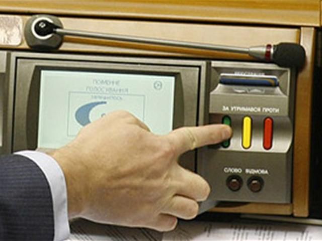 Депутати підвищили пенсії сім’ям загиблим військових Депутати підвищили пенсії сім’ям загиблим військових