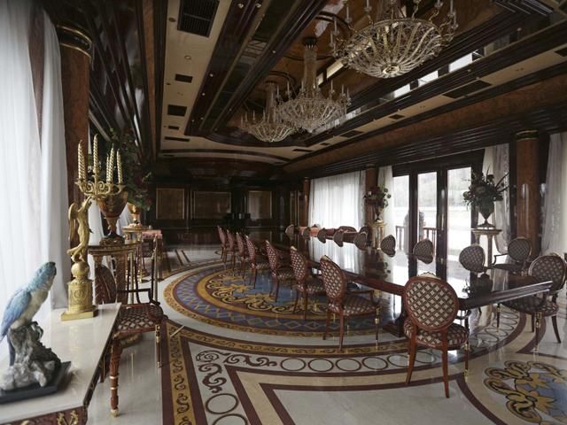 Кабмін продасть майно Януковича та його оточення на аукціоні Кабмін продасть майно Януковича та його оточення на аукціоні