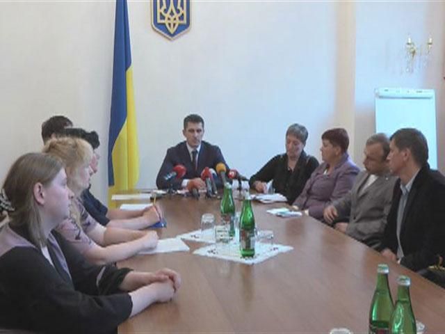 Родини героїв Небесної сотні зустрілися з представниками влади Родини героїв Небесної сотні зустрілися з представниками влади