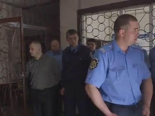 Руководитель батальона "Донбасс" в грубой форме "воспитывал" донецкую милицию (Видео 18)