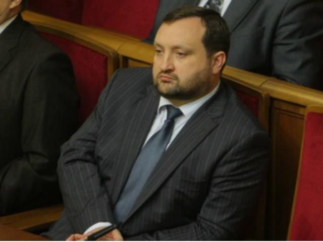 Жена Арбузова пыталась снять в банке 50 миллионов гривен, — УП Жена Арбузова пыталась снять в банке 50 миллионов гривен, — УП