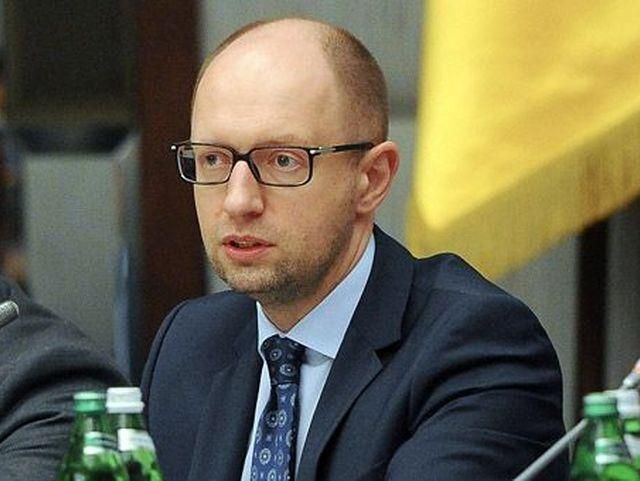 Конституцію не писатимуть під президента, як це було з Януковичем, — Яценюк Конституцію не писатимуть під президента, як це було з Януковичем, — Яценюк