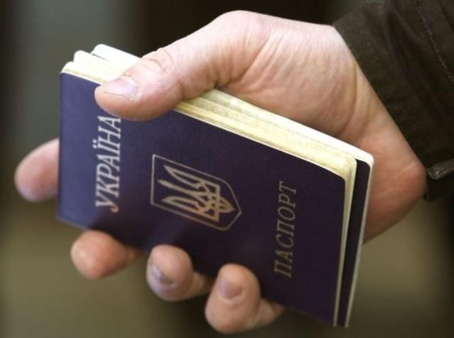 Крымчанам, которые отказались от гражданства России, угрожают расправой, — Тымчук 