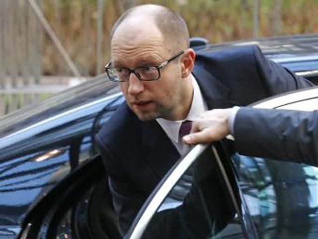 Заяви РФ про відведення військ є блефом, — Яценюк Заяви РФ про відведення військ є блефом, — Яценюк