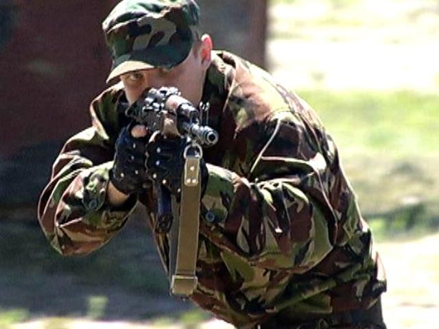 Готуються до бою: під Києвом тренуються бійці Нацгвардії (Відео) Готуються до бою: під Києвом тренуються бійці Нацгвардії (Відео)